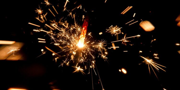 ¡Disfruta sanamente las fiestas decembrinas! Estos son los riesgos de usar pirotecnia