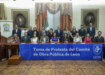 ¿Qué atribuciones tiene el Comité de Obra Pública de León?