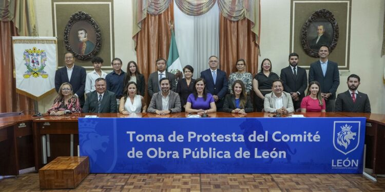 ¿Qué atribuciones tiene el Comité de Obra Pública de León?
