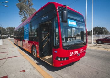¿Qué atribuciones tiene el Comité de Obra Pública de León?