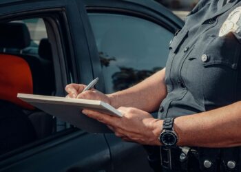 ¿Tu multa de tránsito no supera los 1521 pesos? En León puedes pagarla con servicio comunitario