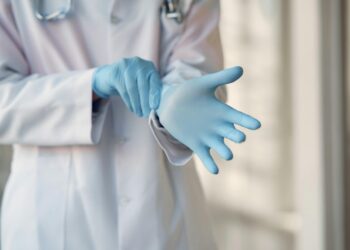 ¿Con qué especialidades médicas cuenta el Hospital General de León?