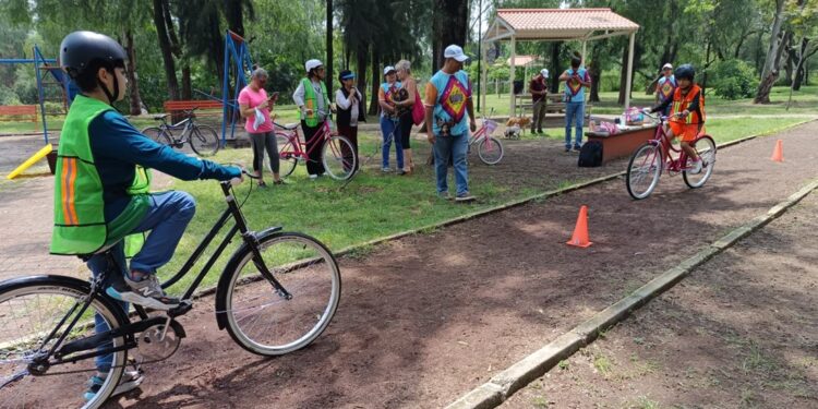 Biciescuela, una divertida iniciativa para niñas y niños de León