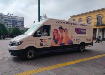 Tras jubilarse con honores, perros y caballos de la Policía de León buscan familia adoptiva