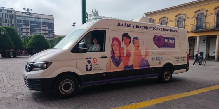 Tras jubilarse con honores, perros y caballos de la Policía de León buscan familia adoptiva