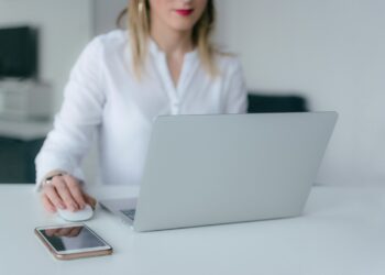 ¿Haces trámites en línea en el IMPLAN León? Ya cuenta con ARI, un asistente inteligente