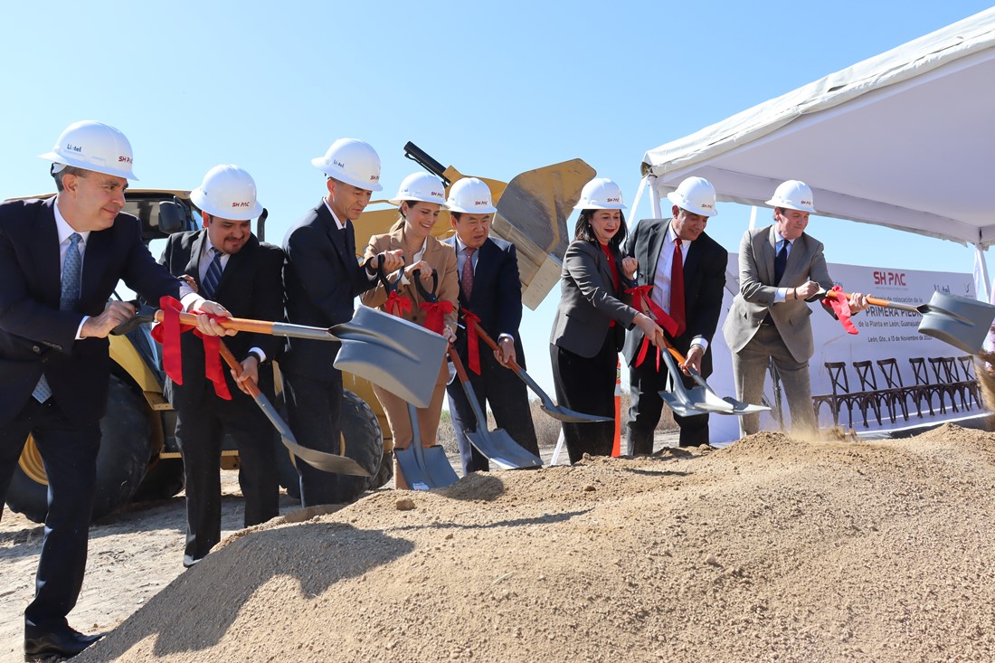 SHPAC México coloca la primera piedra de su planta en León
