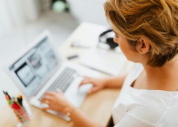 ¿Capacitación en NO CODE e Inteligencia Artificial Generativa? UVEG dará becas a 2 mil mujeres