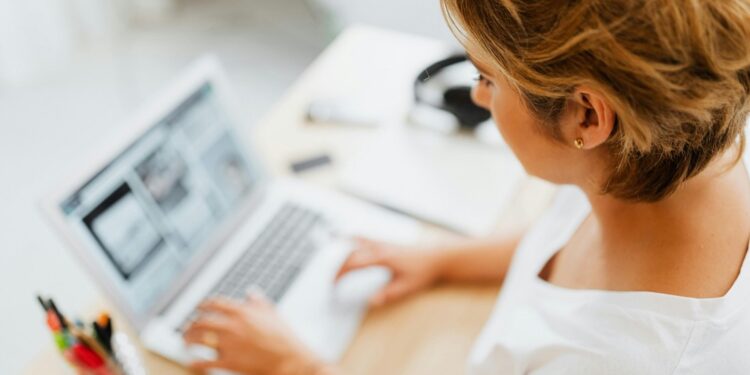 ¿Capacitación en NO CODE e Inteligencia Artificial Generativa? UVEG dará becas a 2 mil mujeres