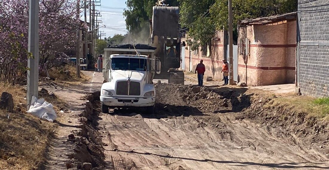Gobierno de León ya inició los trabajos de pavimentación en la comunidad Lagunillas