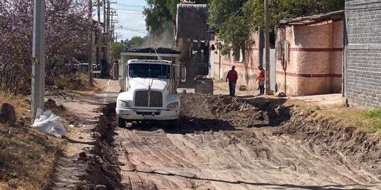 Gobierno de León ya inició los trabajos de pavimentación en la comunidad Lagunillas