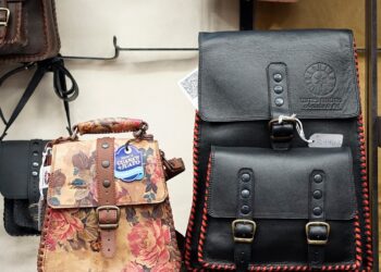 ¿No has comprado tus regalos? En Celaya realizan Feria de Navidad Regalos de Esperanza 2025