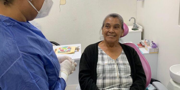 Grandes sonrisas: el programa de salud bucal para adultos mayores de Guanajuato