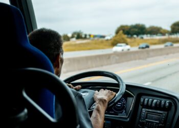 IECA capacita a jóvenes para ser operadores de tractocamión; ¿cómo puedes inscribirte?